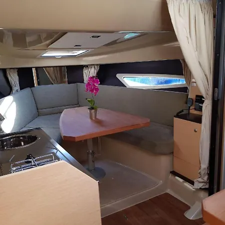 Yacht Experience Lemon Town Bateau-hôtel