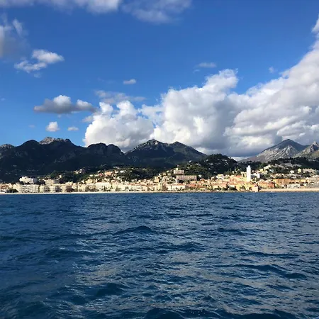 Botel Yacht Experience Lemon Town