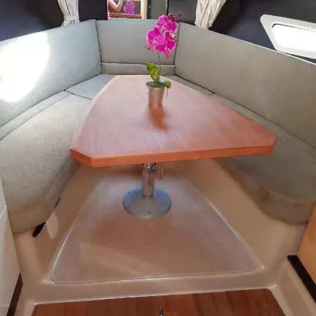 Yacht Experience Lemon Town