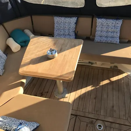 Yacht Experience Lemon Town Hotel na wodzie *